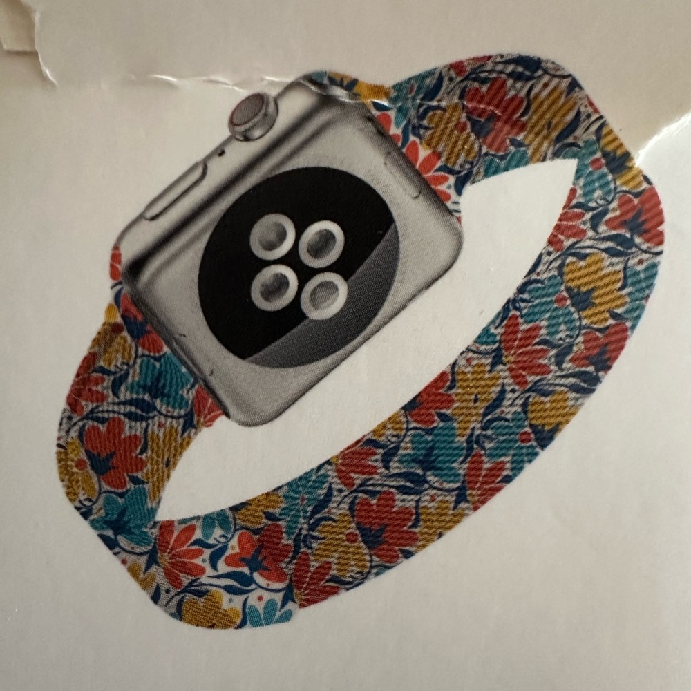 IOB Merkury metallic watchband for Apple Watch in floral pattern, magnetic clasp